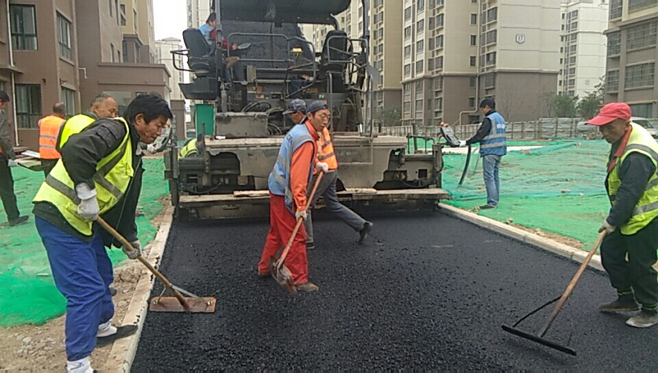 兰池二路铺油